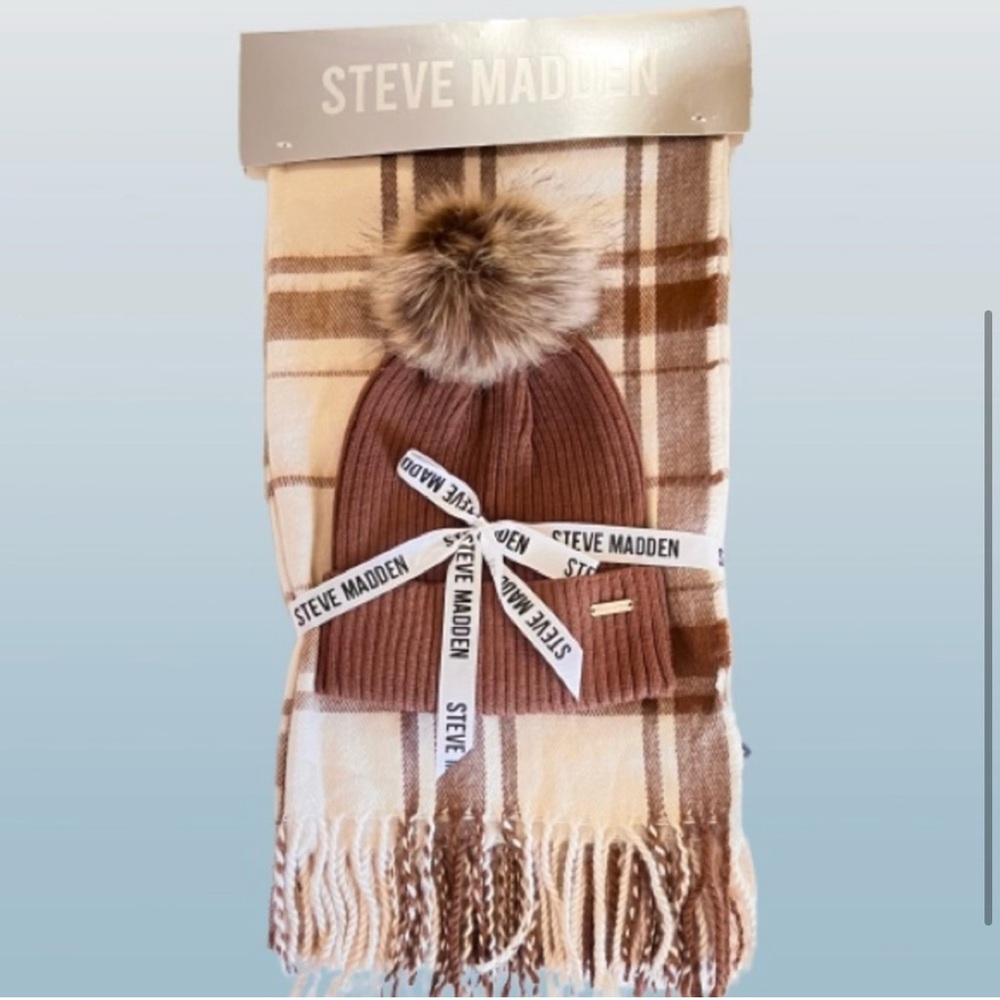 NWT- Steve Madden Plaid Scarf with Matching Hat Gift-set